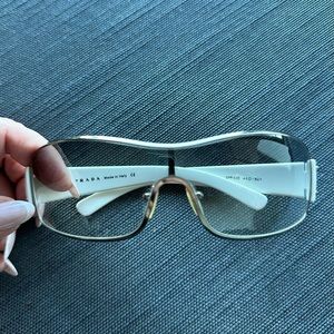 PRADA LINEA ROSSA sunglasses. Gradient coverage. Unisex.